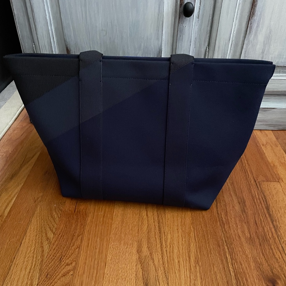 EUC Midnight Navy Rothy’s Essential Tote